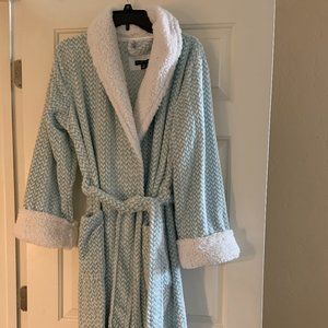 Saks Fifth Avenue, Woman's Cozy Robe, Size M